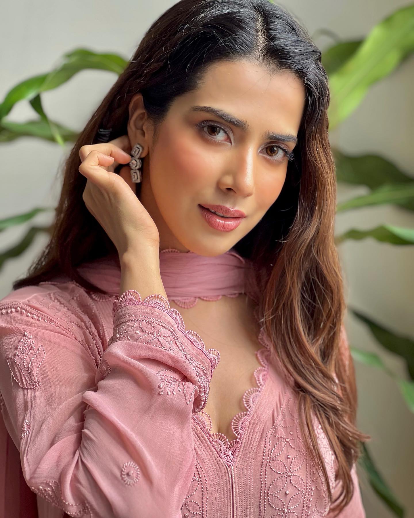 BEAUTIFUL PINK COLORED EMBROIDERY WORKED KURTA SET WITH